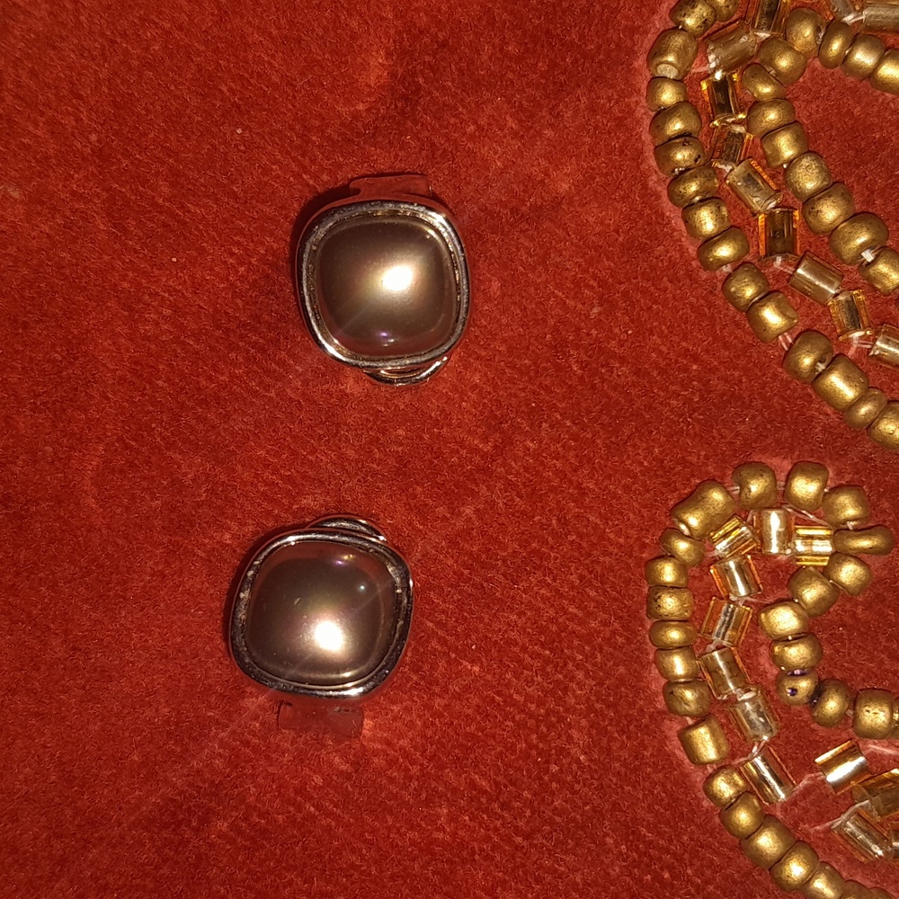 🌺GRAY PEARL PIERCED Earrings